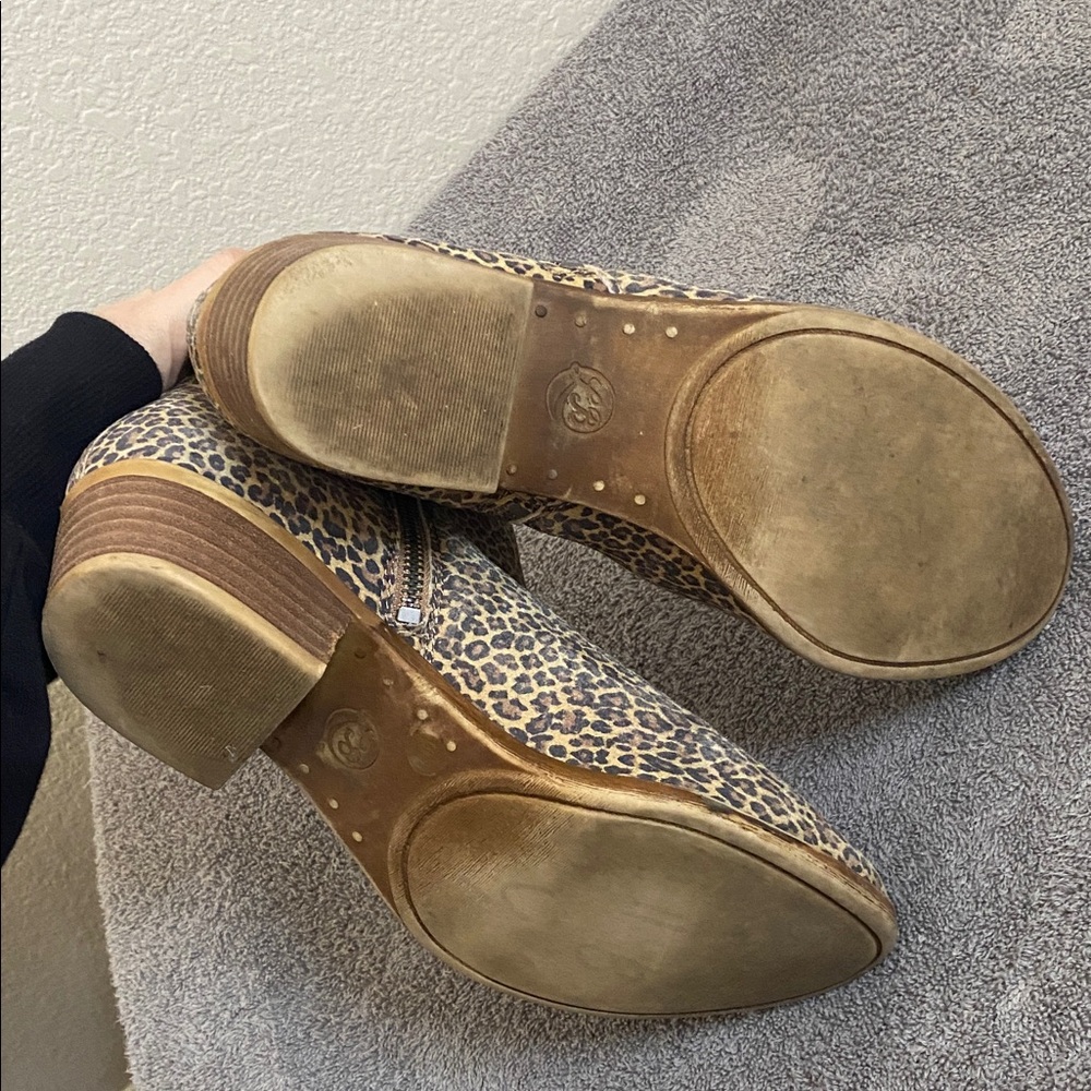 🛍️Lucky Brand Leopard printed booties! - Picture 6 of 7